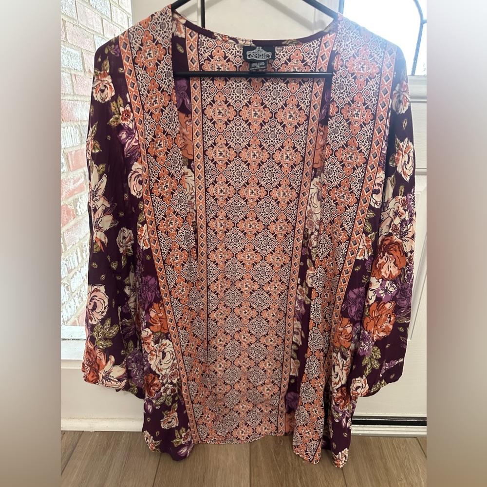 Angie Women’s floral Kimona EUC